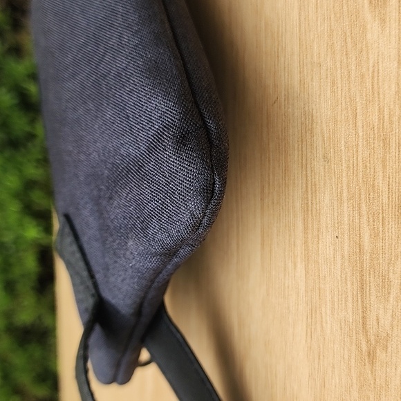 Salvatore Ferragamo Dark Gray Perfume Avianca Zip Around Bag Travel - Picture 6 of 12